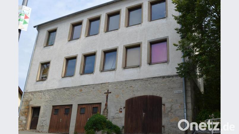 In ein Bürgerhaus umgenutzt wird die alte Schule neben der Kirche in Thanstein. Davon werden viele profitieren, und gleichzeitig wird der Ort eine enorme Aufwertung erhalten. Bild: bej