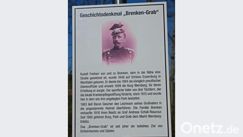 Die Schrifttafel an der neuen Granitstele. Bild: twi