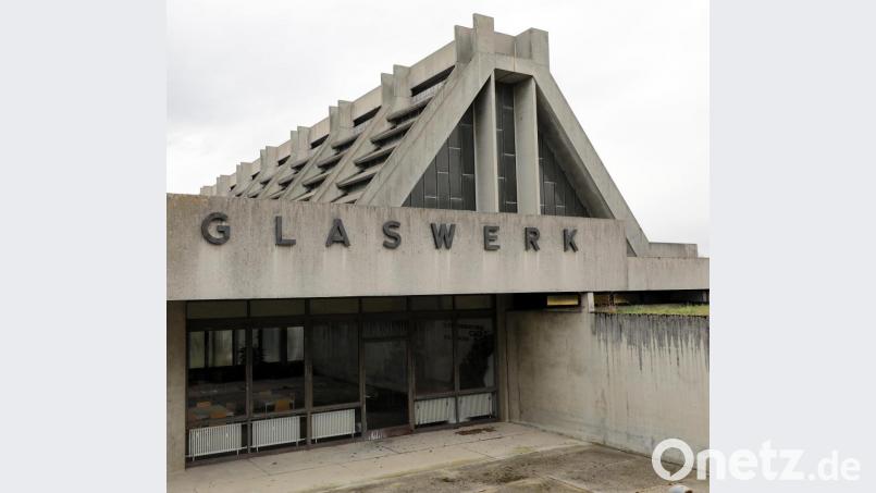 Die Glaskathedrale, Gropius&#039; einziges Bauwerk in der Oberpfalz und zugleich das letzte seines Lebens, feiert heute 50. Geburtstag: Am 9. Juni 1970 wurde es eingeweiht, zahlreiche Gäste nahmen damals am Festakt teil. Bild: Wolfgang Steinbacher