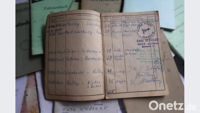 In Fahrtenbüchern ist dokumentiert, wo und unter welchen äußeren Umständen Heribert Stock die letzten 60 Jahre auf Flüssen unterwegs war. Bild: Kunz