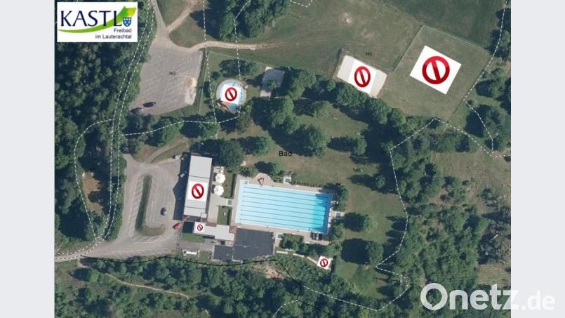 Das Kastler Freibad aus der Vogelperspektive: Gesperrte Bereiche sind (von links oben) Kinderplantschbecken, Beachvolleyballfeld, und Bolzplatz sowie (links unten) Umkleidekabinen mit Kleiderspinden und Duschen sowie die Minigolfanlage. Grafik: jp