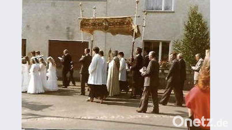 Die letzte Fronleichnamsprozession von Pfarrer Reitter Mitte der 1970er Jahre in Rothenstadt. Bild: fsb