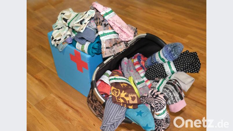 Die Onkomützen für das Klinikum werden jetzt auf Station verteilt. Bild: Klinikum/Dietl/exb