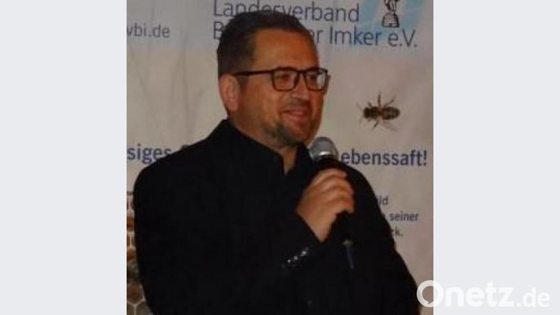 &quot;Wir wollen Kindern, Jugendlichen und jungen Erwachsenen vor Augen führen, dass Natur vor unserer Haustür stattfindet&quot;, sagt Andreas Royer, Vorsitzender des Imker-Kreisverbandes Sulzbach-Rosenberg. Archivbild: hka