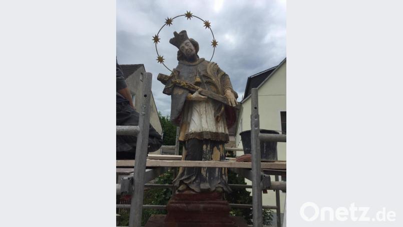 Bald wird die Nepomuk-Statue in Kemnath in neuem Glanz erstrahlen. Bild: jzk