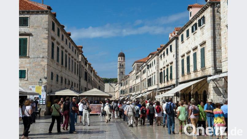 Die Altstadt von Dubrovnik wird bald wieder mit Touristen gefüllt sein. Wer nach Kroatien reist, sollte sich zuvor online anmelden. Bild: Andrea Warnecke/dpa