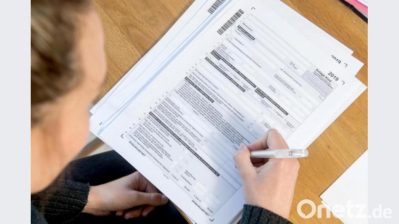 Arbeiten und Kinderbetreuung von zu Hause können auch Auswirkungen in der Steuererklärung haben. Bild: Benjamin Nolte/dpa