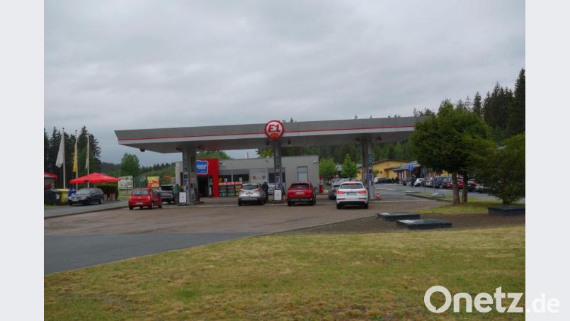 Obwohl die Spritkosten in den zurückliegenden Wochen auch in Deutschland gehörig bröckelten, unterbieten die Tankstellen im Nachbarland größtenteils die aktuellen Preise. Bild: fjo