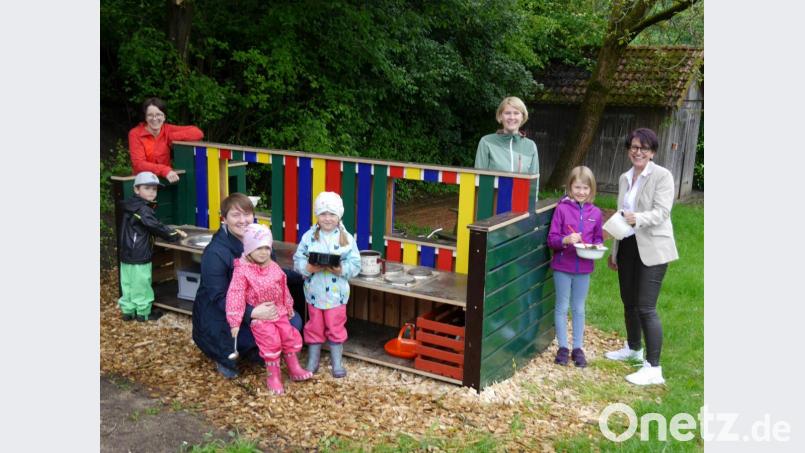 Die neue Matschküche für die Kinder des Wutschdorfer Kindergartens ging in Betrieb. Bild: Kindergarten St. Martin/exb