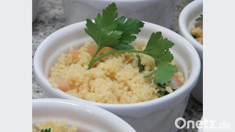 Wie wäre es mit Couscous-Salat? Bild: AELF Regensburg/exb