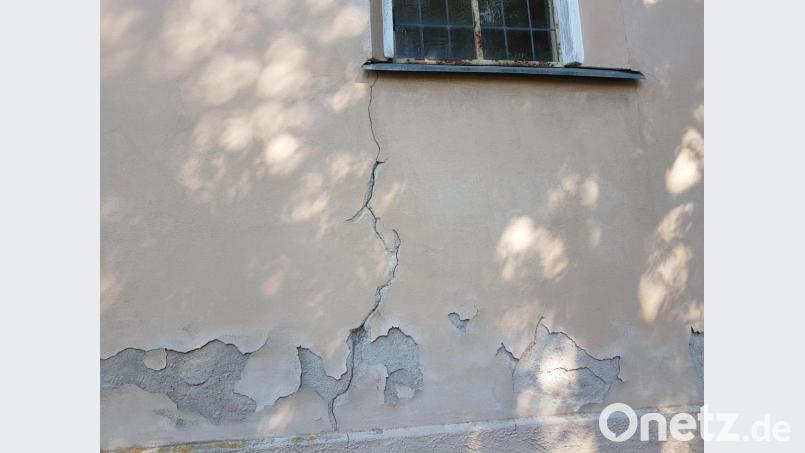 Die Kirche in Burgtreswitz befindet sich in einem erbärmlichen Zustand. Mauer- und Putzrisse lassen das Schlimmste befürchten. Eine Befunduntersuchung soll weiterhelfen. Bild: gi