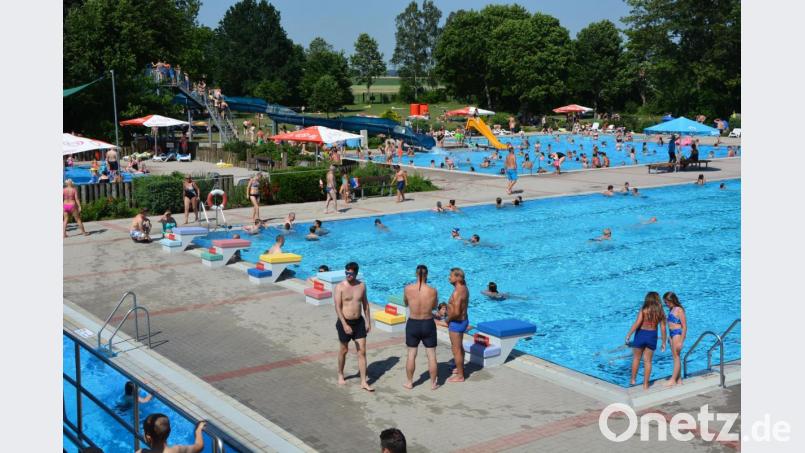 So wie hier auf dem Bild aus dem vergangenen Jahr dürfte es heuer zu keinem Zeitpunkt im Freibad Mitterteich aussehen. Denn selbst wenn geöffnet wird, dann nur unter strengen Hygiene- und Sicherheitsauflagen. Archivbild: jr