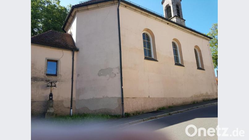 Die Kirche in Burgtreswitz befindet sich in einem erbärmlichen Zustand. Mauer- und Putzrisse lassen das Schlimmste befürchten. Eine Befunduntersuchung soll weiterhelfen. Bild: gi