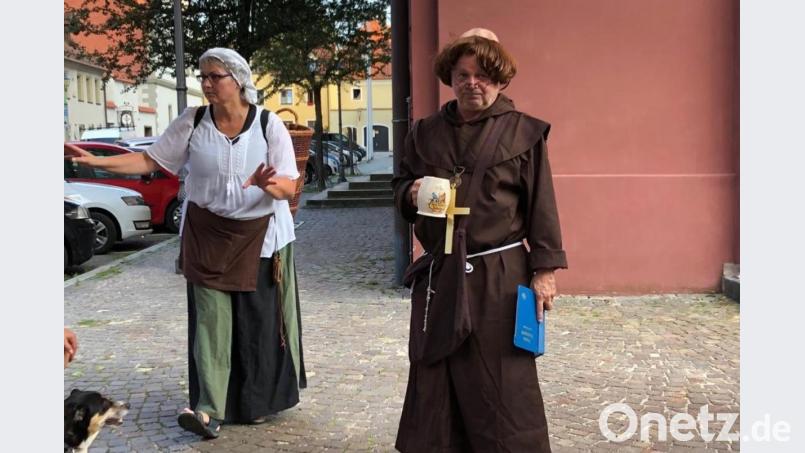 &quot;Bebbo&quot; Schuller schlüpft für die historischen Bierführungen in Amberg zugerne in die Rolle des Barnabas, der das Starkbier während seines Amberg Aufenthalts erfand und es auf den Nockerberg nach München brachte. Bild: ads