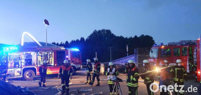 Rund 120 Feuerwehrkameraden waren zweieinhalb Stunden im Einsatz. Bild: exb/FFW Schönsee