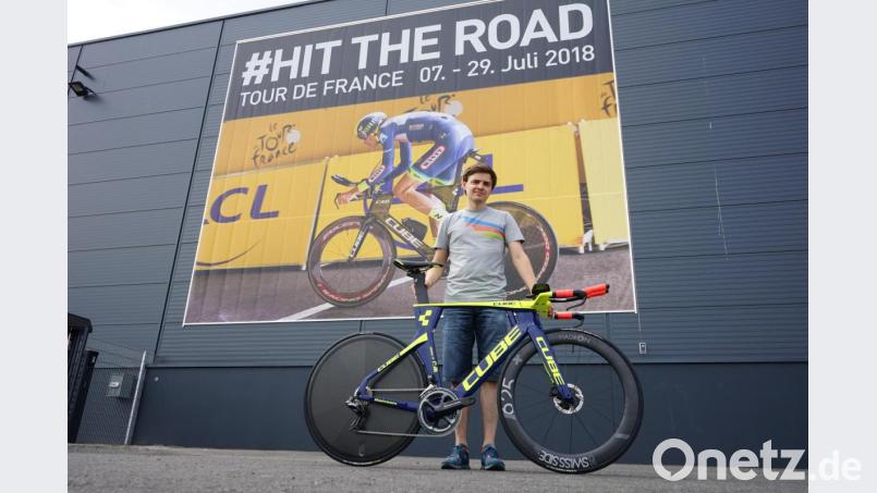 Cube-Entwicklungsleiter Bernd Schenkl präsentiert in Waldershof die derzeit modernste Zeitfahrmaschine der Tour de France, auf der Team Wanty aus Belgien startet. Bild: Matthias Bäumler