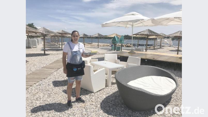 Warten auf die deutschen Touristen in der „Polibar“ am Strand von Istrien. Bild: ref