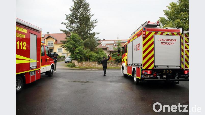 Pfarrvikar Hrudaya Kumar Madanu segnete die beiden neuen Fahrzeuge. Bild: jma