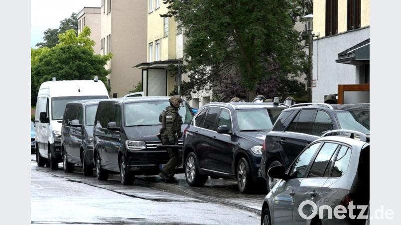 Der Einsatz dauerte am Sonntagmorgen weiter an. Bild: Auer Alexander