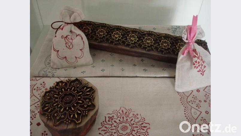 Diese Stoffdruckstempel aus dem Stiftlandmuseum Waldsassen sind derzeit im Mitterteicher Museum zu sehen. Bild: wmr