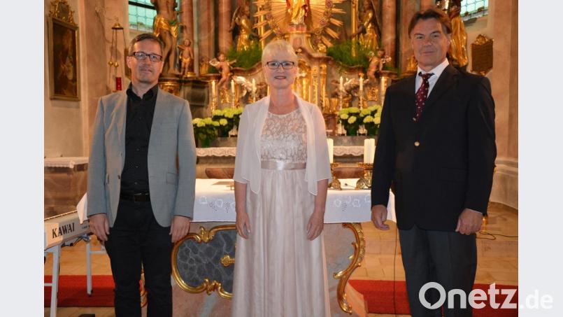 Frank Oidtmann, Ulrike Machill und Volker Bengl (von links) vor dem Konzert in der Konnersreuther Pfarrkirche St. Laurentius. Bild: jr