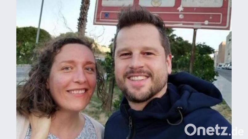 Eigentlich hatten Nicole Nehmann aus Tirschenreuth und ihr Lebenspartner Klaus Meisel aus Wiesau vor, als digitale Nomaden dort zu arbeiten und zu leben, wo andere Urlaub machen. Erst Ende Januar 2020 machten sich die beiden Oberpfälzer auf ans erste Ziel von vielen: Spanien. Dort saßen Nicole und Klaus wegen Corona erst mal fest. Sie erzählen vom Lockdown in Andalusien. In Tarifa fühlten sich die beiden trotz strenger Ausgangssperre noch wohl. Bild: Nicole Nehmann/exb