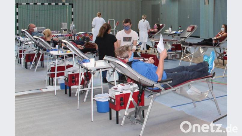 In der Tiefenbacher Turnhalle war es möglich, den Spenderliegen mehr Platz und Abstand einzuräumen. Bild: nis