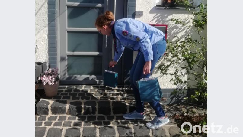 Das Leitungsteam der PSG Amberg hatte sich eine Menge Mühe gegeben, um die Teilnehmerinnen am Zeltlager am Chiemsee auch am "Zeltlager zuhause" mit dem speziell dafür gepackten Packet zu begeiestern. Die Zeltlagerpäckchen wurden allen 86 Mädels persönlich geliefert Bild: ads