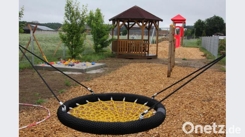 Ein neuer, schmucker kleiner Kinderspielplatz ist im Baugebiet in Schwarzenbach entstanden. Bild: kro