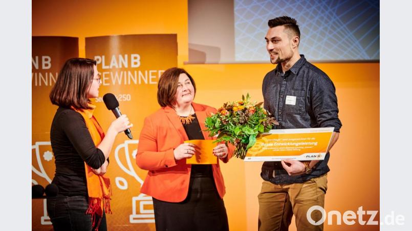 Für ihre Hanfprodukte wurden Daniel Baumann (rechts) und Markus Kneißl 2019 mit dem Preis &quot;beste Entwicklungsleistung&quot; ausgezeichnet. Bild: Baumann/exb