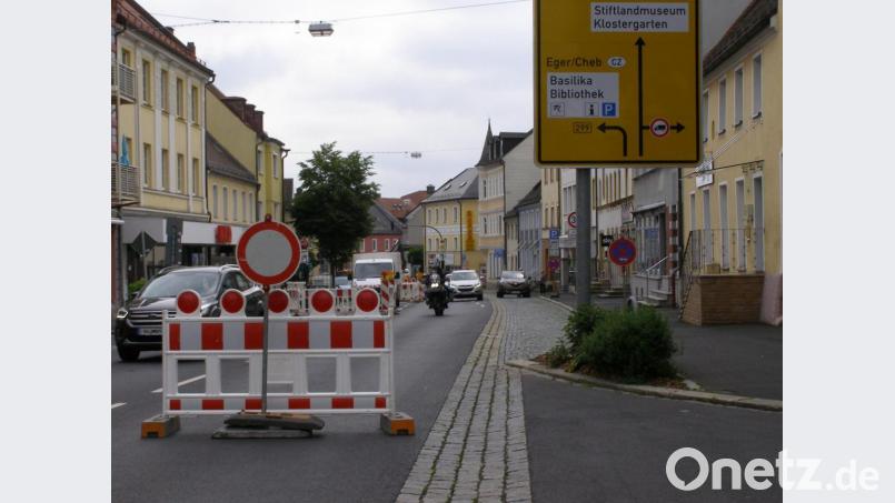 Von den Gesperrt-Schildern lassen sich manche Autofahrer nicht beeindrucken. Bild: pz