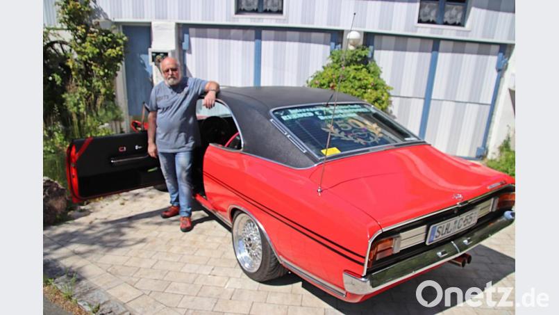 Norbert Schiller und sein Opel Commodore A GS/E Coupe. Ein absolutes Unikat und Traum für Oldtimer-Fans. Bild: jma