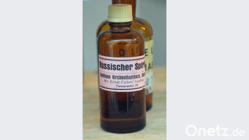 Ein Fläschchen &quot;Spititus russicus&quot; aus der Apotheke von Ernst Folker. Es war und ist ein russisches Allheilmittel. Bild: ü