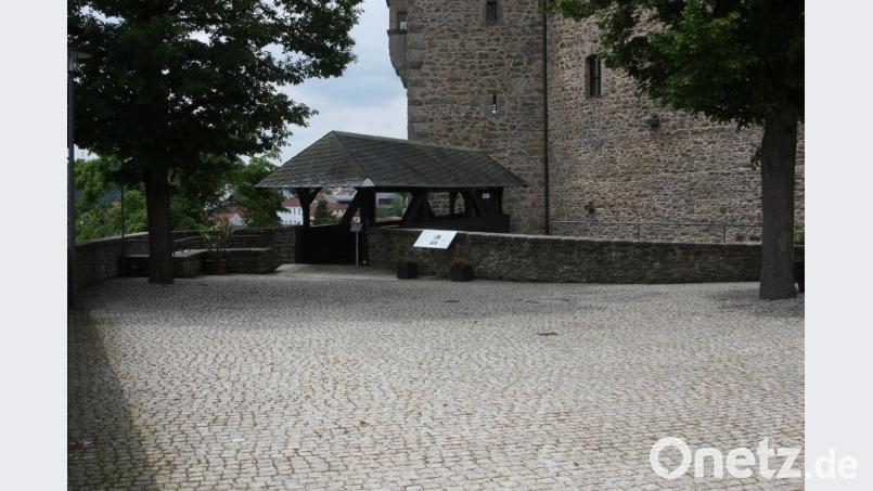 Weil die Burgführungen noch nicht stattfinden können und auch der Personaleinsatz unter den erhöhten Anforderungen wohl kalkuliert sein will, hat der Vorstand von &quot;Forum Falkenberg – Freunde der Burg&quot; entschieden, den Biergarten im Burghof (Bild) in dieser Saison voraussichtlich nicht mehr zu öffnen. Bild: wro