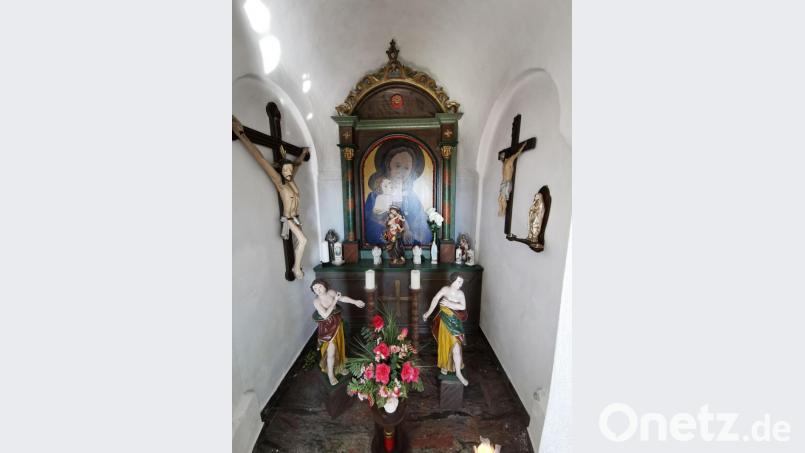 Das Marienbild im Altar stammt noch aus der Grotte. Bild: gz