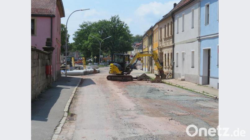 Momentan werden die Regenfallrohre der Häuser an den neuen Regenwasserkanal angeschlossen. Dadurch wird die städtische Kläranlage entlastet, da dieses Regenwasser über ein Drosselbauwerk in den Espangraben abgeleitet wird. Bild: ow