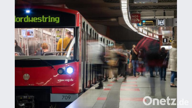 Eine U-Bahn steht an der Haltestelle „Hauptbahnhof“ am Gleis. Foto: Daniel Karmann/dpa Bild: Daniel Karmann