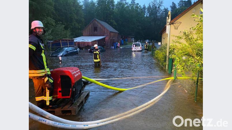 Weltuntergangsstimmung herrscht am Sonntagabend in Süßenweiher. Bild: exb