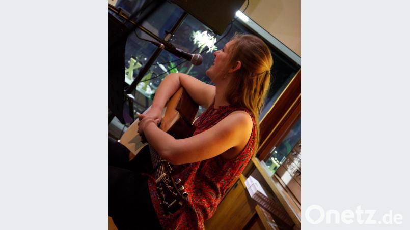 Leonie Weis wird am Freitag, 19. Juni, die "Live im Friedrich"-Reihe fortsetzen. Bild: Dominik Schelter/exb