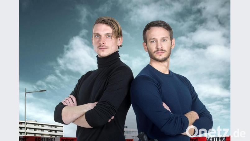 Die saarländischen „Tatort“-Hauptkommissare, Adam Schürk (Daniel Sträßer, l) und Leo Hölzer (Vladimir Burlakov). Wegen der Corona-Pandamie starten die Dreharbeiten zum neuen Saarbrücken-„Tatort“ mit zehn Wochen Verspätung. Bild: Manuela Meyer Peter Liwoski/Saarländischer Rundfunk/dpa