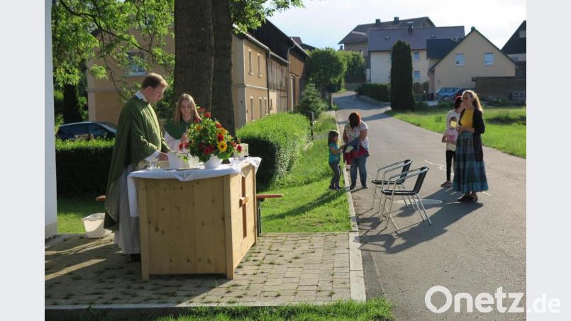 Bei der Stiftsmesse gedachte Stadtpfarrer Thomas Kraus des Stifters Josef Pürner. Bild: jzk