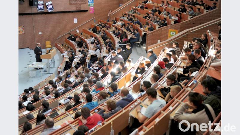 Studenten können für drei Monate finanzielle Unterstützung beantragen. Bild: Uwe Zucchi/dpa