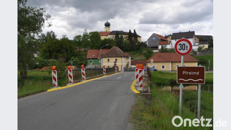 Ein wunderbarer Blick auf Böhmischbruck. Die Pfreimdbrücke, die in den Ort führt, wird in diesem Jahr erneuert. Bild: Elisabeth Dobmayer