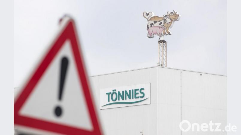 Eine Produktionshalle des Fleischgiganten Tönnies in Rheda-Wiedenbrück. Das Werk wurde wegen eines Corona-Ausbruchs geschlossen. Bild: Friso Gentsch/dpa