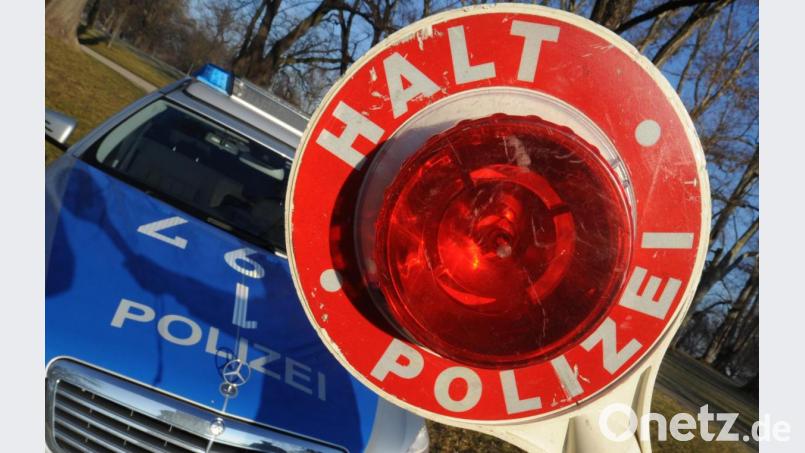 An einem Amberger Kreisverkehr ist ein Radfahrer gestürzt - weil ihm ein Autofahrer die Vorfahrt nahm. Bild: Franziska Kraufmann/dpa