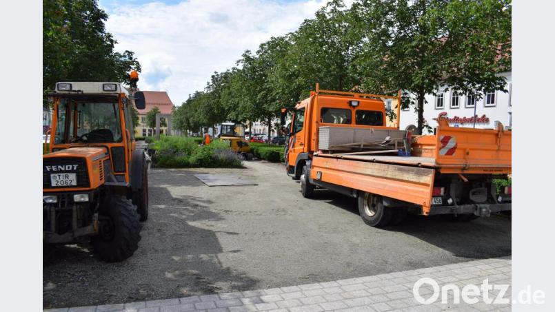 Der geschotterte Fußweg in den Grünanlagen am Maximilianplatz wird erneuert. Bild: szl