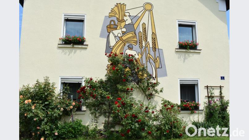 Einen schönen Anblick bietet die Hauswand von Johann Stopfer. Bild: rgr