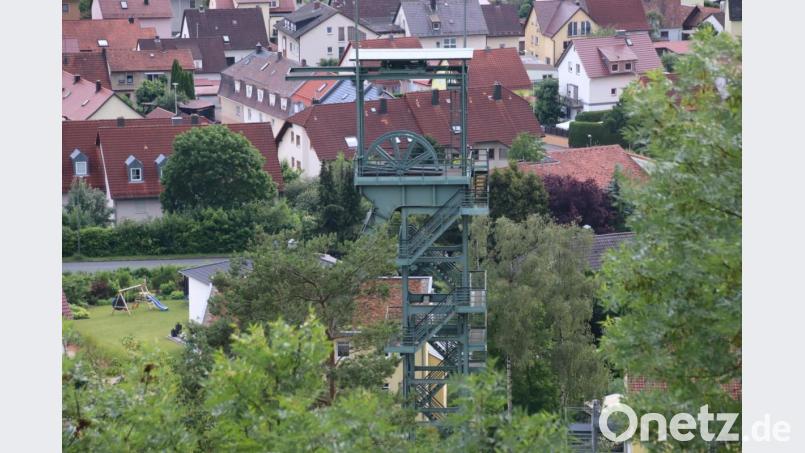 Der Förderturm des Anna-Schachts, stelleten die OTH-Studenten fest, gehört zu den wenigen im Stadtbild noch sichtbaren Zeugnissen der hiesigen Montangeschichte Bild: cog