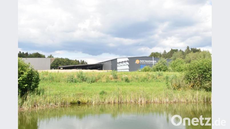 Die Firma Heinl Bauelemente in Neuöd wird sich in südlicher, westlicher und östlicher Richtung vergrößern. Der Illschwanger Gemeinderat gab in seiner jüngsten Sitzung grünes Licht. Bild: Andreas Royer