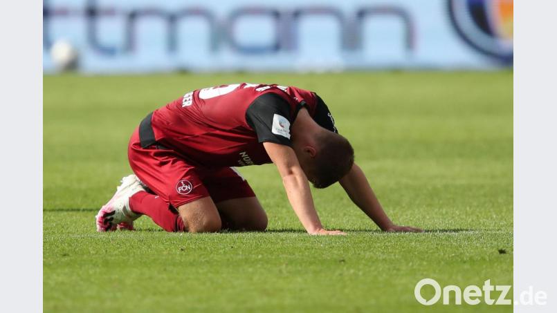 Fabian Nürnberger ist nach dem Debakel gegen Stuttgart am Boden zerstört. Bild: Daniel Karmann/dpa